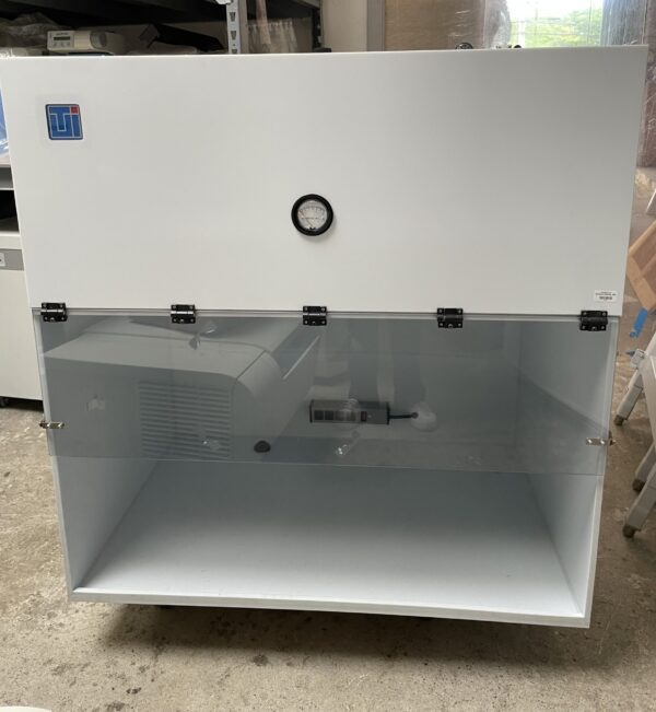 Terra Universal 1688-45 Fume Hood