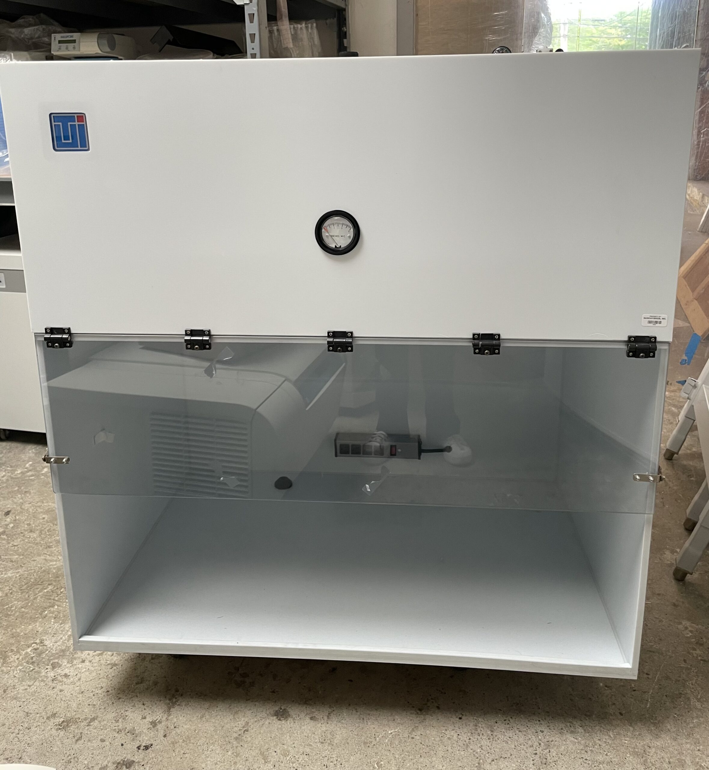 Terra Universal 1688-45 Fume Hood