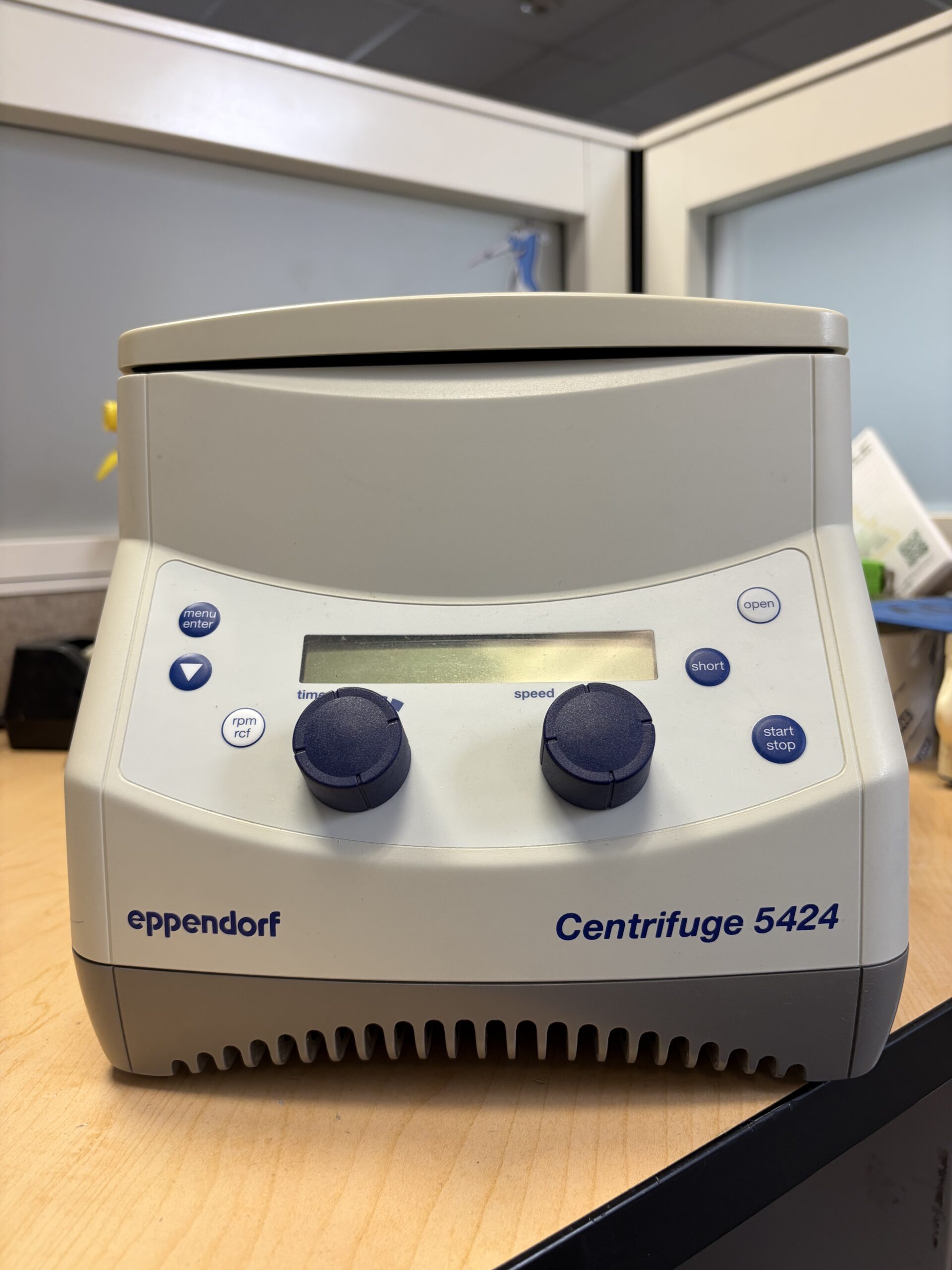 Eppendorf 5424 Centrifuge