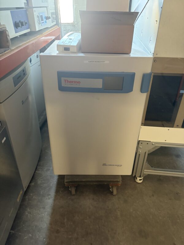 Thermo Scientific Forma Series 3 Water Jacketed CO2 Incubator (4110) CO2 Water Jacketed Incubator